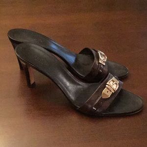 Gucci Heelswith Gold Buckle